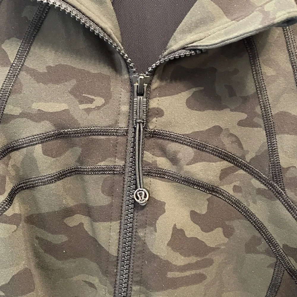 Lululemon camouflage Define Jacket - Picture 3 of 5